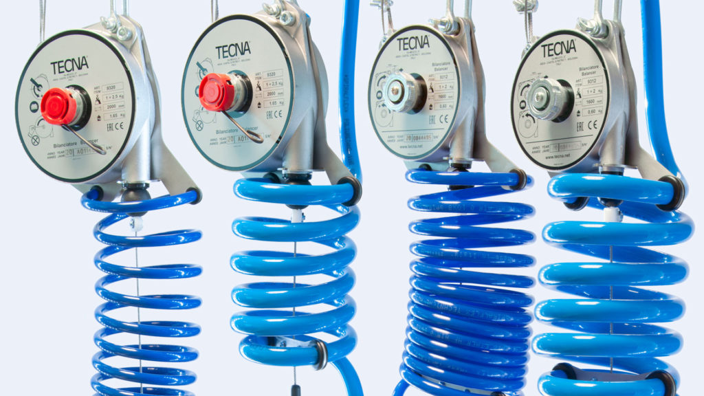 Balancéry TECNA doplnené o sadu pre pripojenie pneumatického náradia.